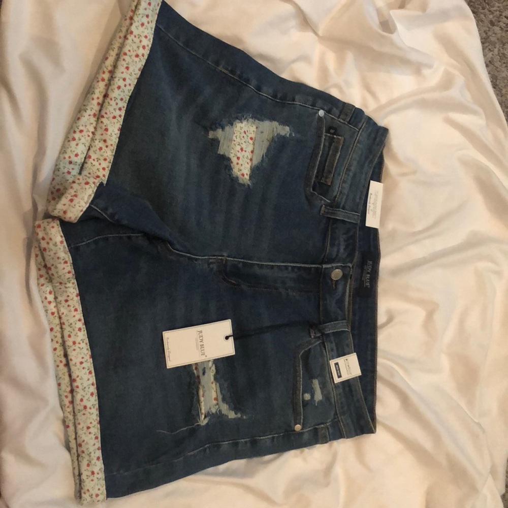 Judy Blue Floral shorts